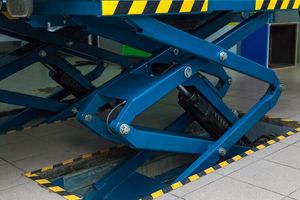Types of Hydraulic Lifts and Their Industrial Uses