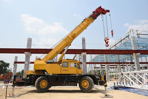 Understanding Mobile Cranes: Overview, Facts, and Helpful Insights