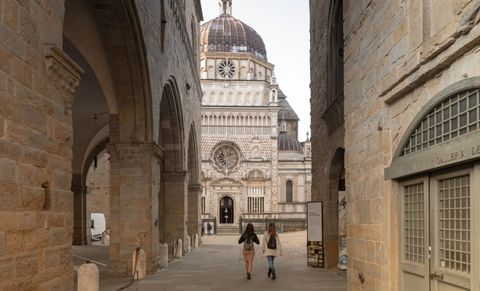 Historical City Walks Explained: Basics, Knowledge, and Helpful Details