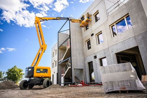 Boom Lifts Explained: Overview, Working Basics, and Safety Insights